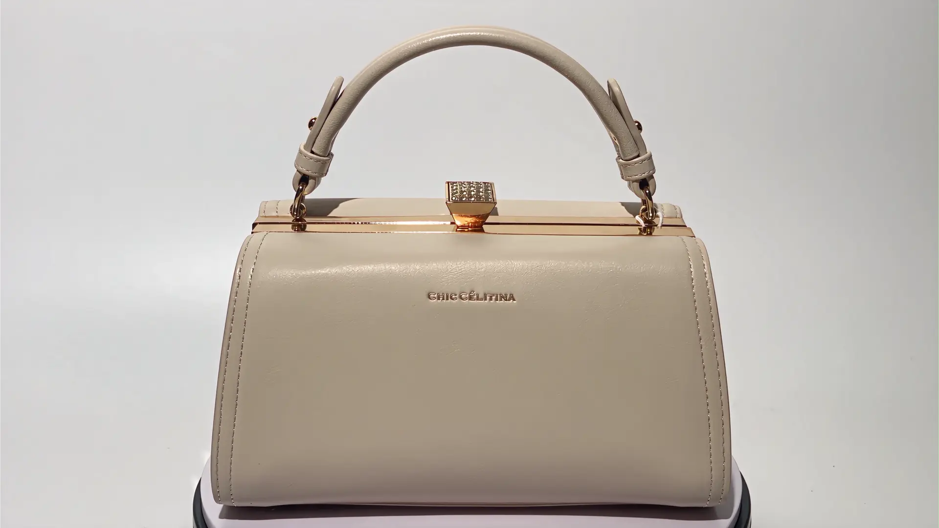 Bolso Beige de CHIC CÉLITINA PARIS en beige nude con asa superior